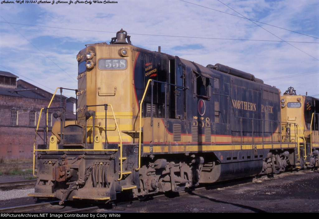 Northern Pacific GP7 558